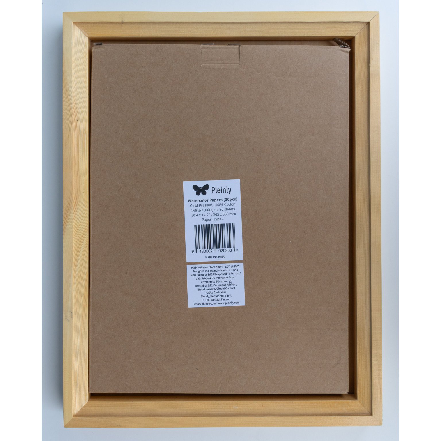 Carton box fits inside Pleinly Wet Panel Carrier which gives it extra strong protection for transport e.g. if you use it in Plein Air painting.