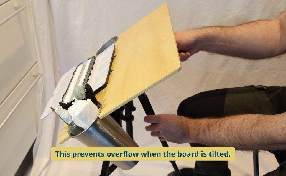 Watercolor easel set tilting with rotary handle